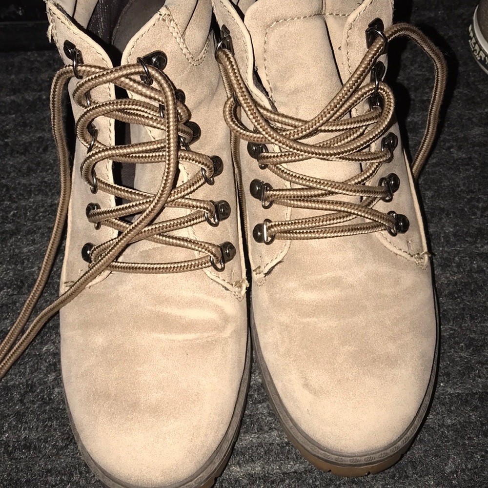 Combat boots